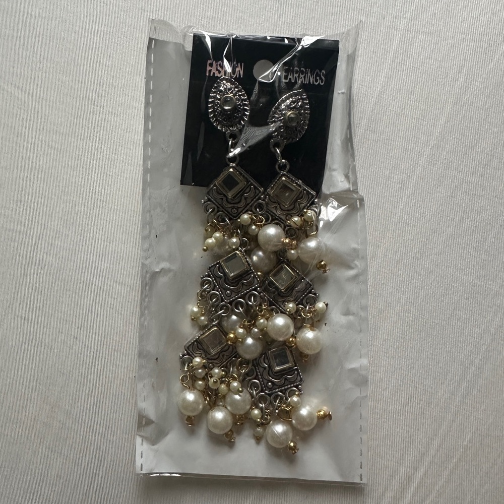 NWT Elegant Beaded Dangle Earrings